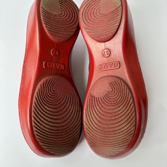NAOT Slip-ons, EU 37, Narrow; Burgundy. - Picture 6 of 6